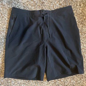 Ten thousand foundation short lined size L black